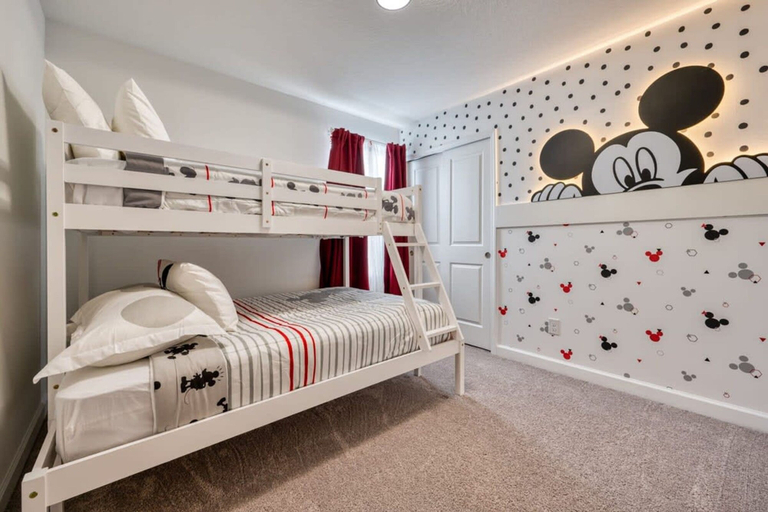 Room 4, Elegant and Spacious Home With Themed Bedrooms, Osceola