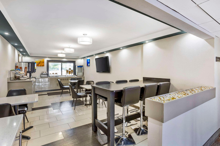 Food & Drinks 4, Comfort Inn Edgewater on Hudson River, Bergen