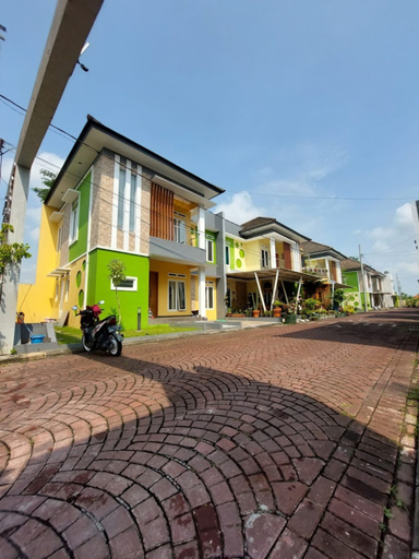 Exterior 9