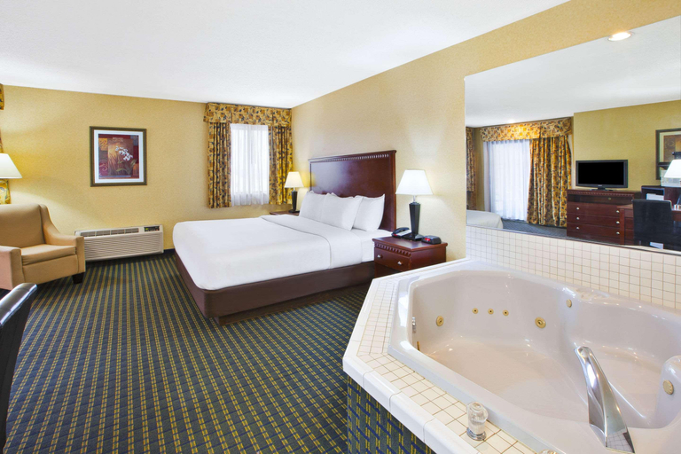 Others 5, Quality Inn Marshall near I-69, Calhoun