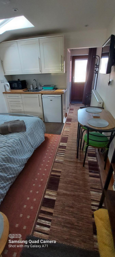 Others 4, 16 BENTLEY ROAD - Uttoxeter, ENTIRE HOLIDAY HOME, COSY ACCOMMODATION, Staffordshire
