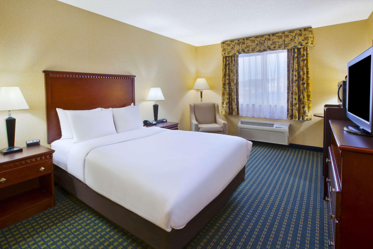 Bedroom 3, Quality Inn Marshall near I-69, Calhoun