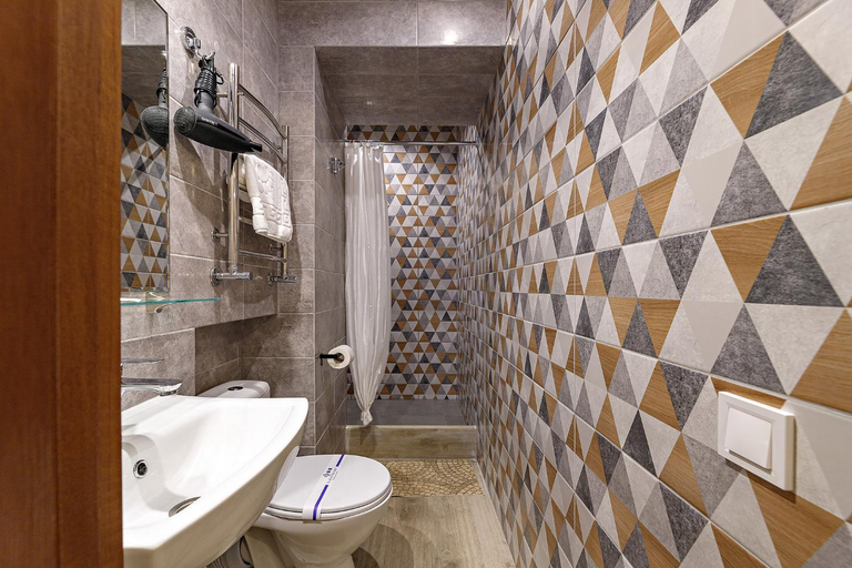 Bathroom 3, Готель Каизер у Львові, L'vivs'ka