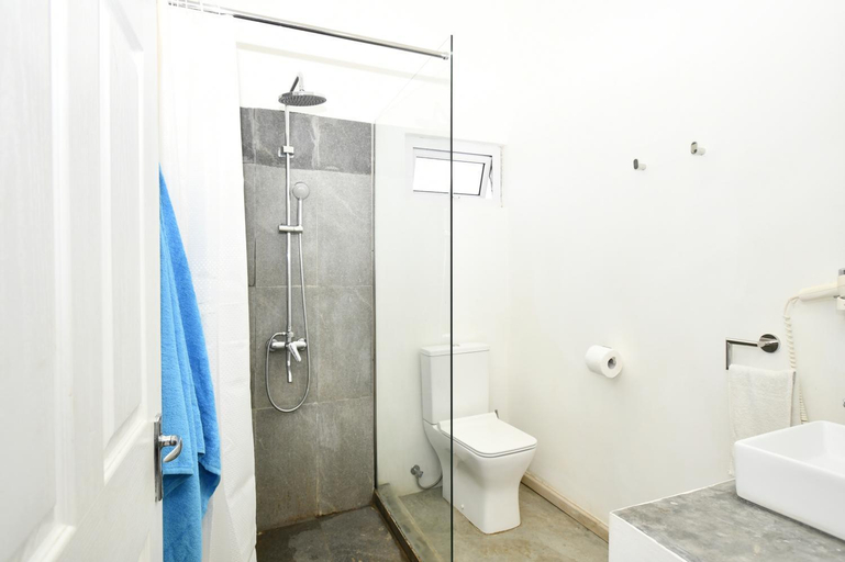 Bathroom 1, Zi Limon