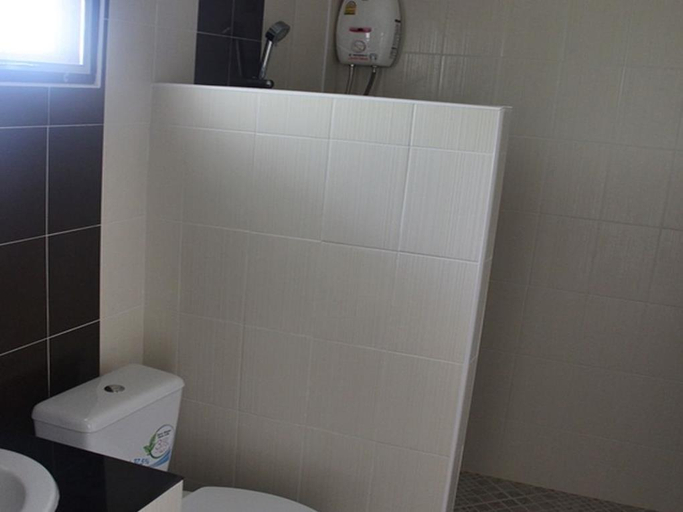 Bathroom 4, Rai Lam Poo Farm and Camping Resort, Muang Nakhon Sawan