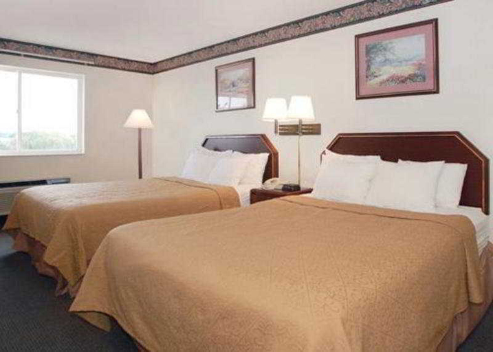 Bedroom 4, Motel 6, Marion