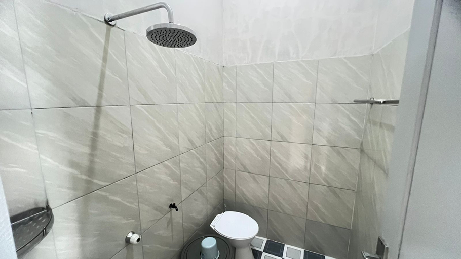 Bathroom 5, Penginapan Hasanah, Morowali