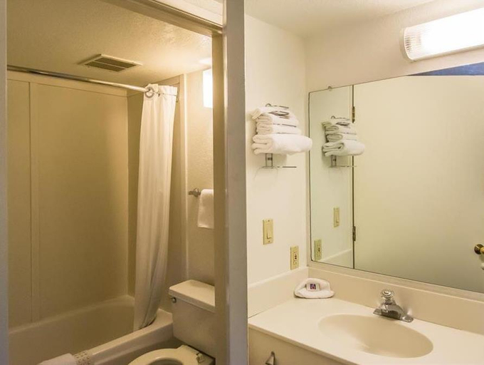 Bathroom 4, Motel 6 Redding South, Shasta