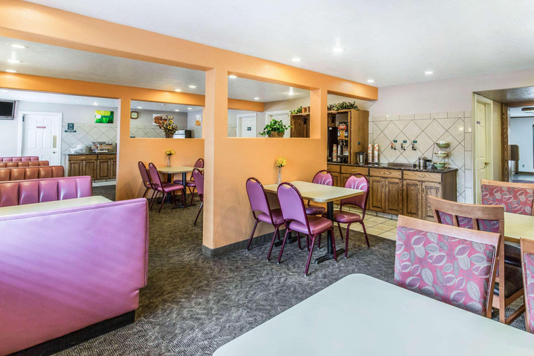 Food & Drinks 5, Quality Inn Cedar City - University Area, Iron