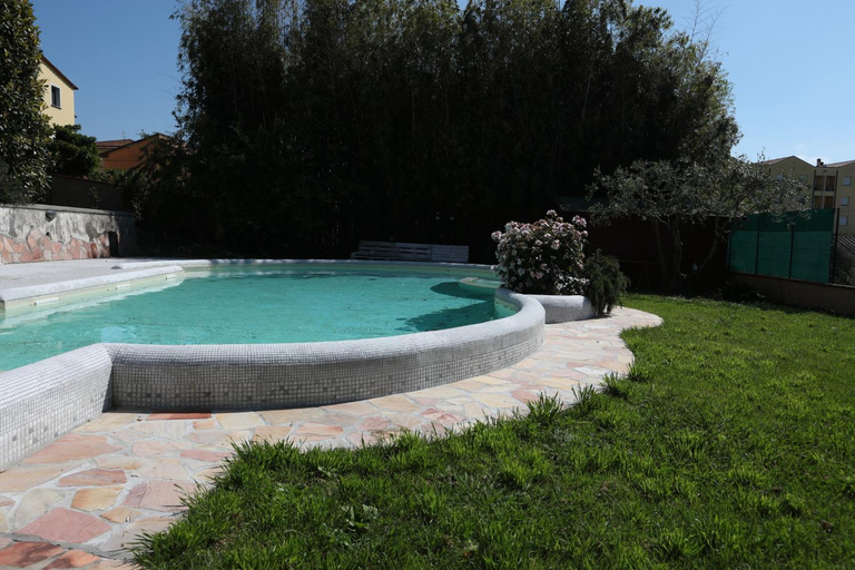 Sport & Beauty 2, casa vacanza con piscina grande e idromassaggio jacuzzi, Livorno