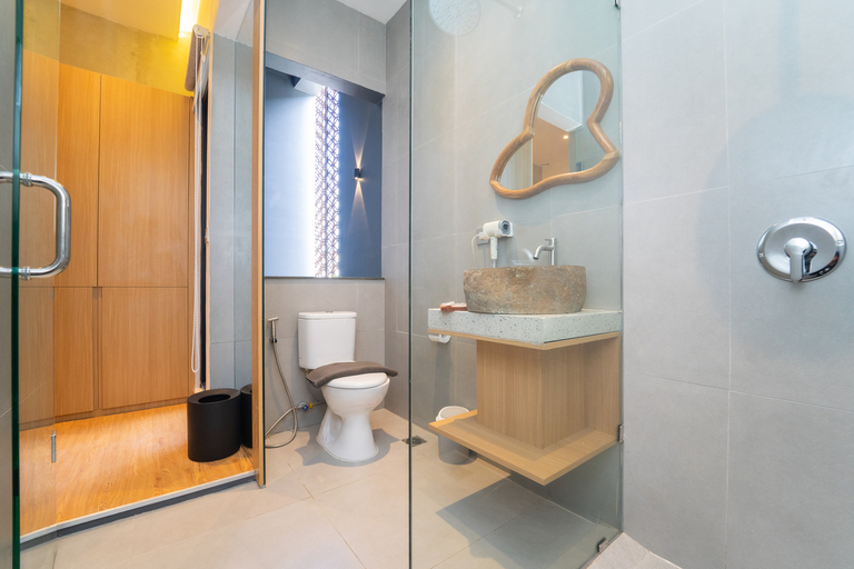 Bathroom 5, Keenan Living Luxe Seturan, Sleman