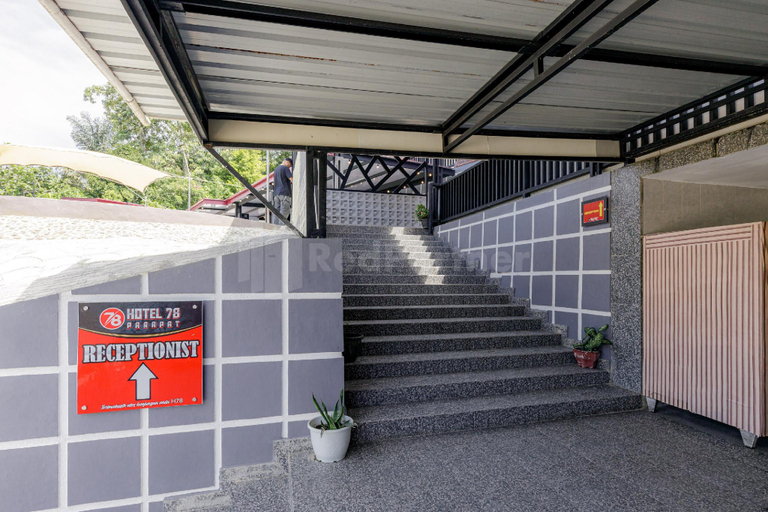 Public Area, Hotel 78 Parapat Mitra RedDoorz, Simalungun