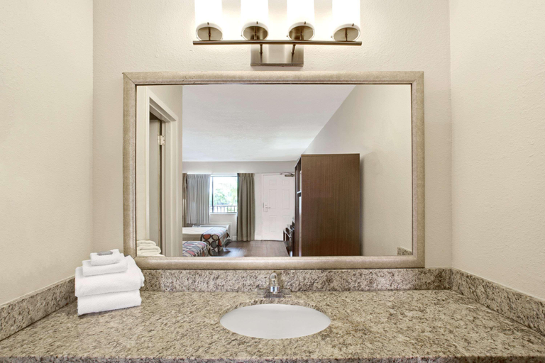 Bathroom 4, Orlando Inn International Drive Area, Orange
