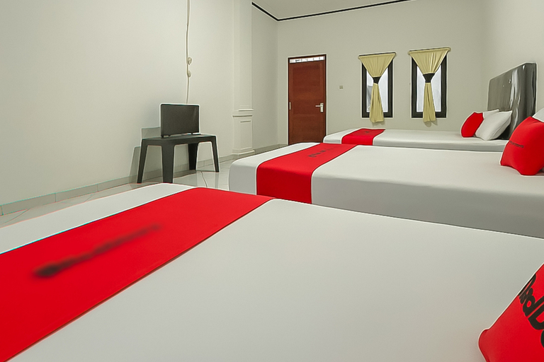 Bedroom 2, RedDoorz @ Pantai Sayangheulang Garut 2, Garut