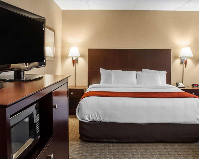Bedroom 3, Comfort Inn & Suites Watertown - 1000 Islands, Jefferson