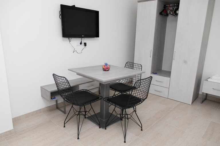 Others 3, VILA Milovanovic, Kraljevo