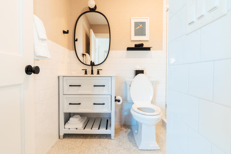 Bathroom 5, The Franklin Hotel Martha's Vineyard, Dukes
