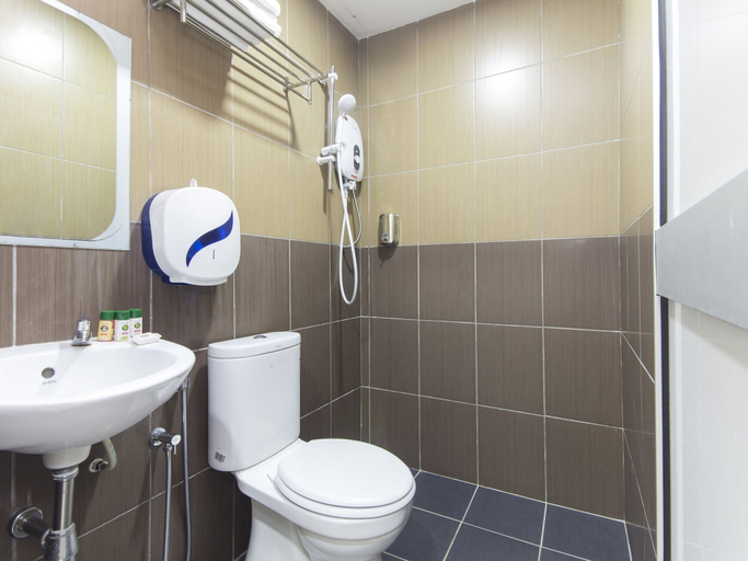Bathroom 3, 328 Apple Hotel Shah Alam, Shah Alam