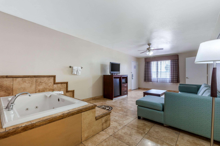 Bathroom, Quality Inn & Suites Near Downtown Mesa, Maricopa