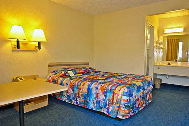 Bedroom 3, Motel 6 Salem, Marion