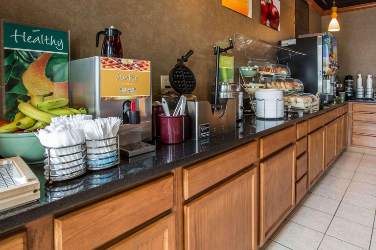 Food & Drinks 5, Quality Inn & Suites Hanes Mall, Forsyth