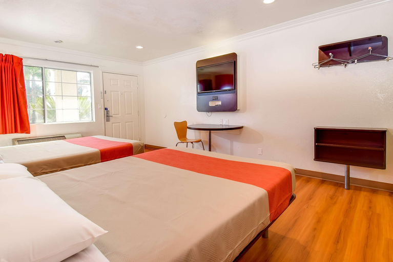 Bedroom 4, Motel 6 Garden Grove, Orange