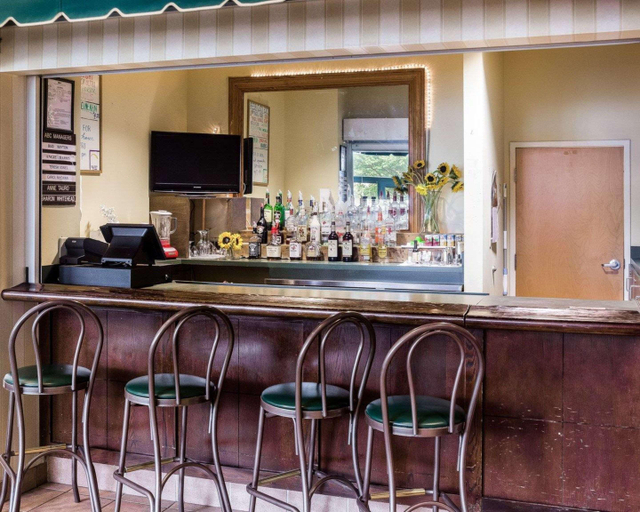 Food & Drinks 5, Quality Suites Lake Wright - Norfolk Airport, Norfolk