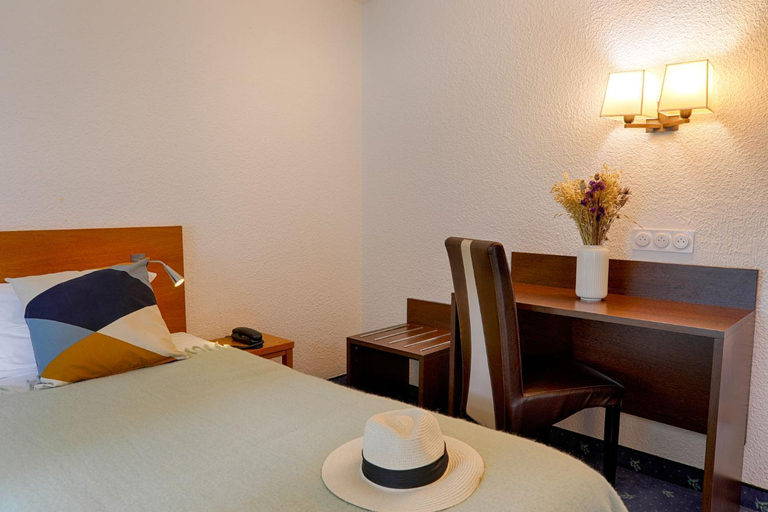 Bedroom 2, Hotel Le Branhoc - Brit Hotel Auray, Morbihan