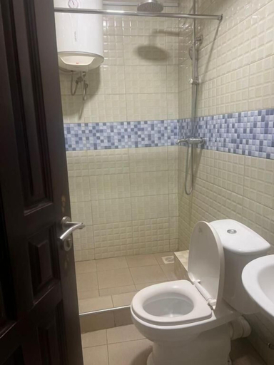 Bathroom 2, ROYAL COMPLEX HOTEL AND APARTMENTS, Kampala