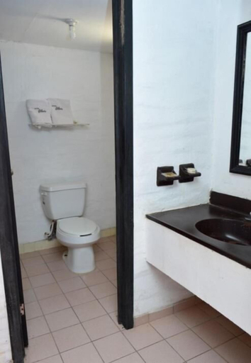 Bathroom 4, Hotel El Rancho, Navojoa
