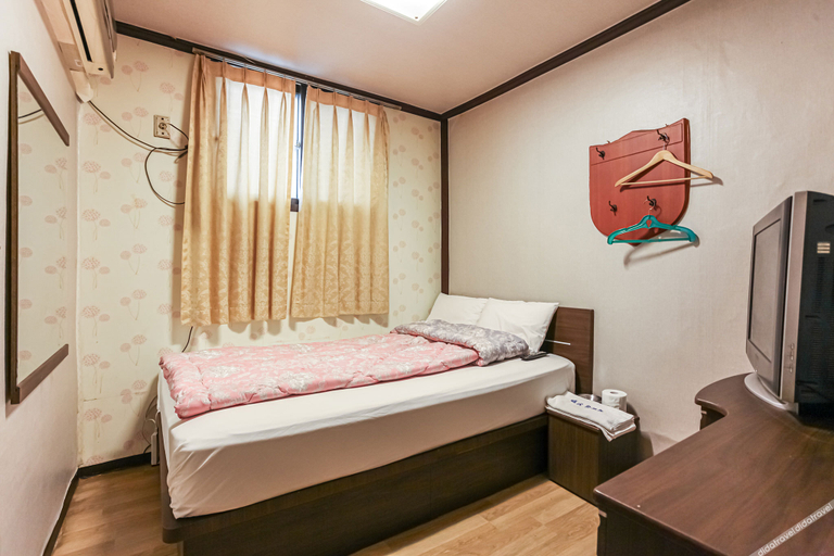 Bedroom 3, Yaksu (Sindang) Sehwa, Jung