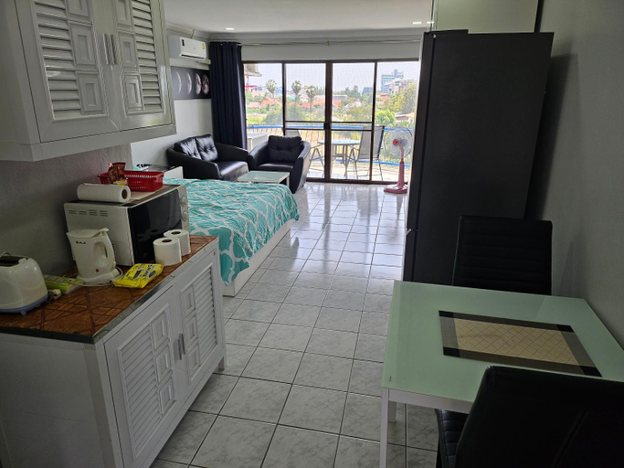 Others 4, Villa Germania, Pattaya
