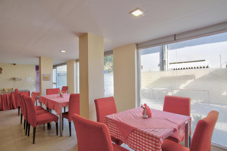 Food & Drinks 5, Super Townhouse Hills Palace, The Nilgiris