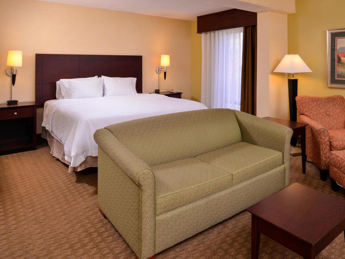Bedroom 4, Hampton Inn Staunton, Augusta