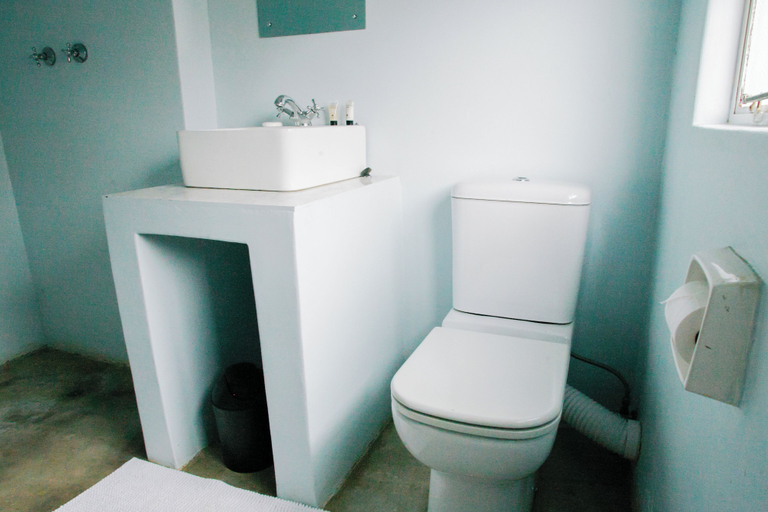 Bathroom 3, Cutty Sark Lodge, Kariba