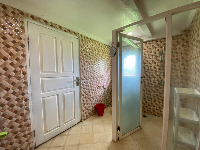 Others 5, Super Wonderful 5 bedrooms with Bathroom Villa Marion Tomohon, Tomohon