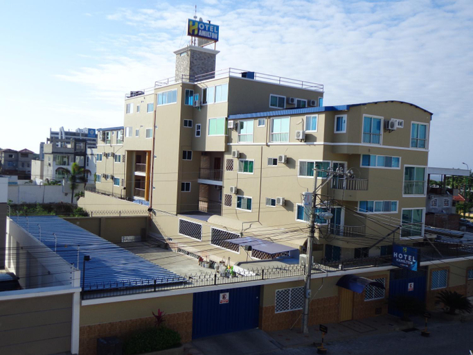 Exterior & Views