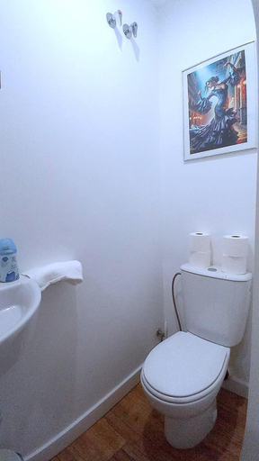 Bathroom 2, Roberta's Guest House, Sevilla