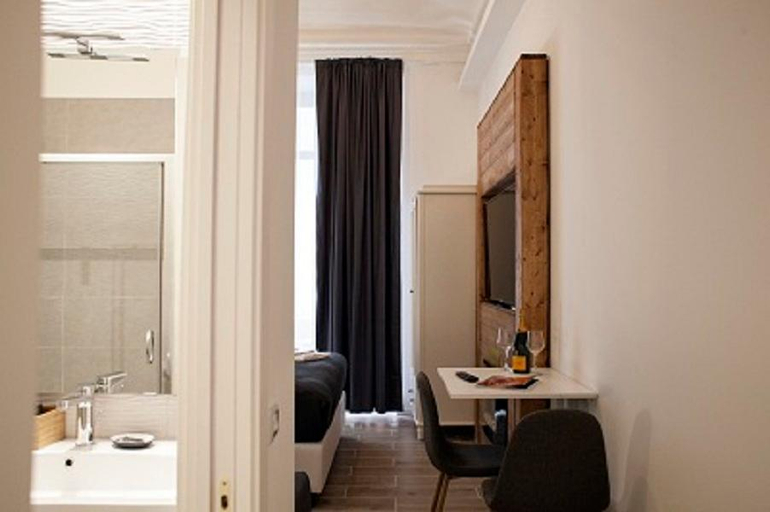 Bathroom 5, Comfort Zone Naples, Napoli