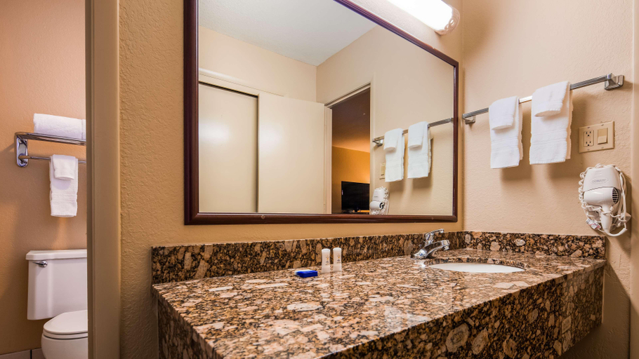 Bathroom 4, Best Western Winners Circle, Garland