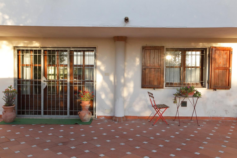 Exterior & Views 1, casa vacanza con piscina grande e idromassaggio jacuzzi, Livorno