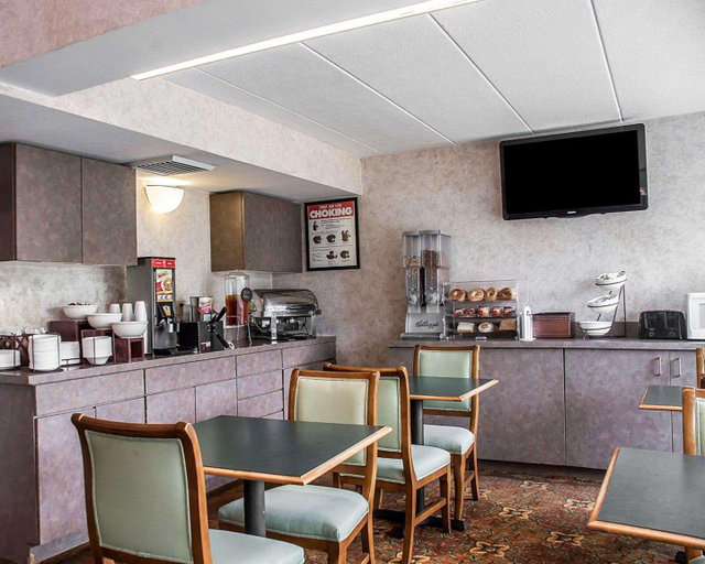 Food & Drinks 5, Econo Lodge Elmira-Corning, Chemung