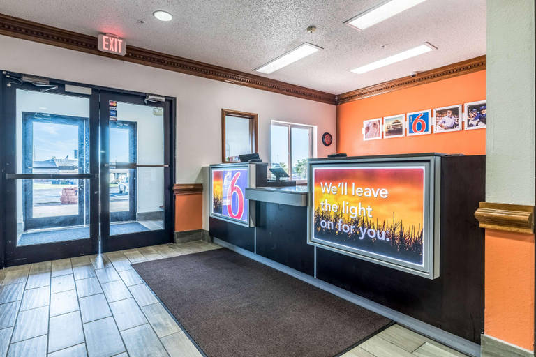 Public Area 3, Motel 6, Marion