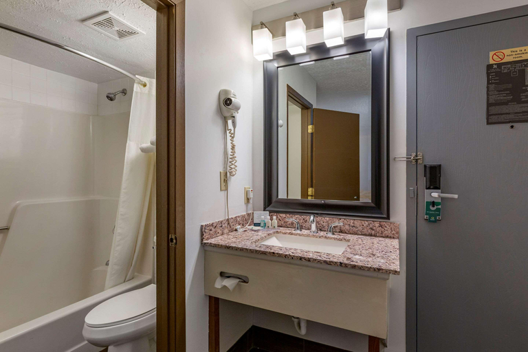Bathroom 4, Quality Inn Austintown-Youngstown West, Mahoning