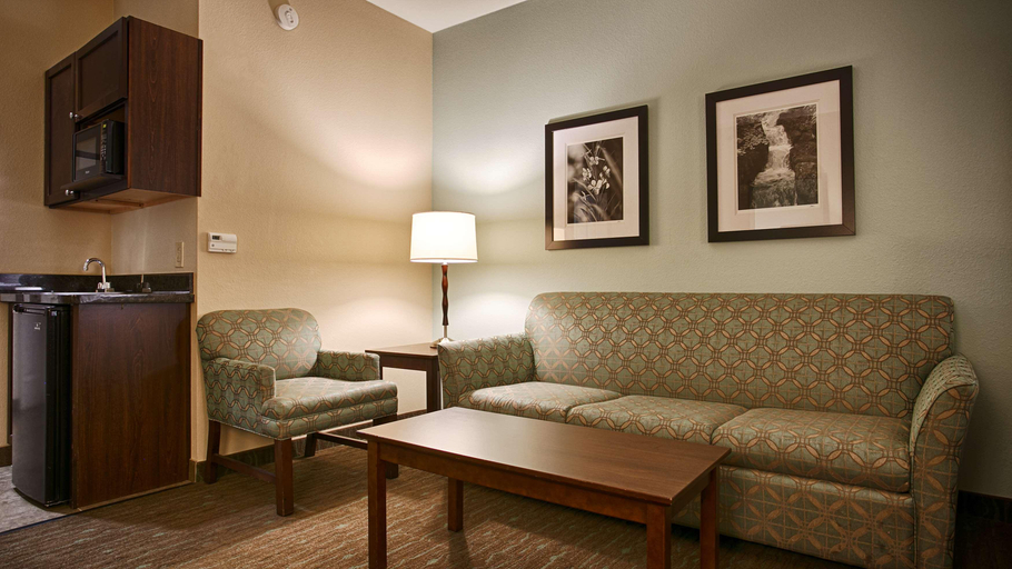 Exterior & Views 2, Best Western Plus Texarkana Inn & Suites, Miller