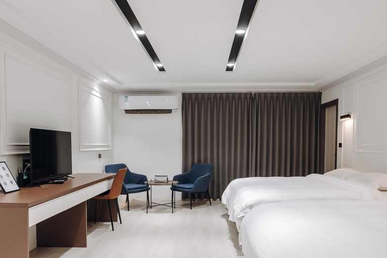 Bedroom 2, Chapter 127, Tainan