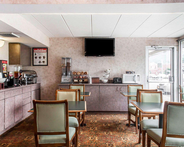 Food & Drinks 4, Econo Lodge Elmira-Corning, Chemung