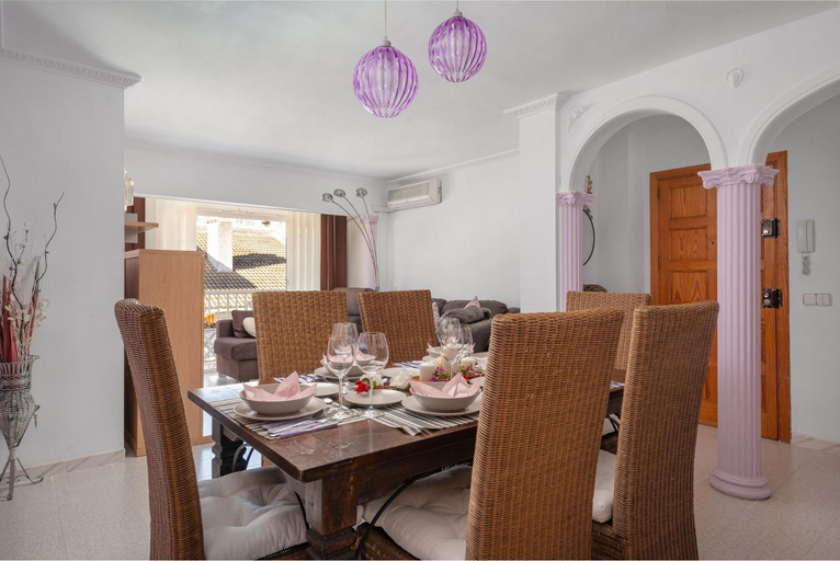 Others 5, Violet House, Baleares