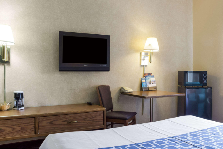 Bedroom 4, Rodeway Inn Wahpeton, Richland
