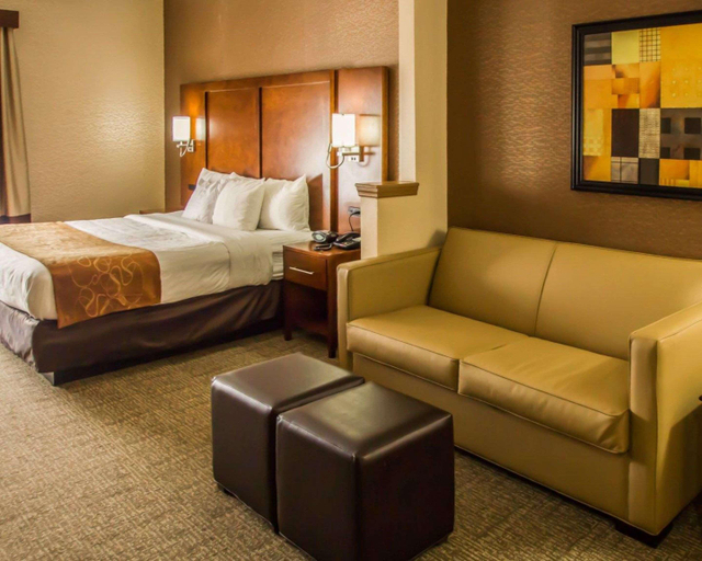 Bedroom 3, Quality Suites NYC Gateway, North Bergen